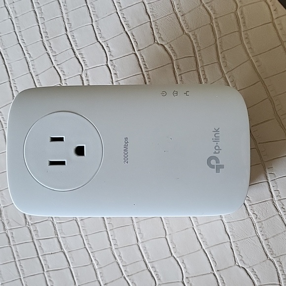 Tp-link 2000 mbps interest signal booster - Picture 1 of 2